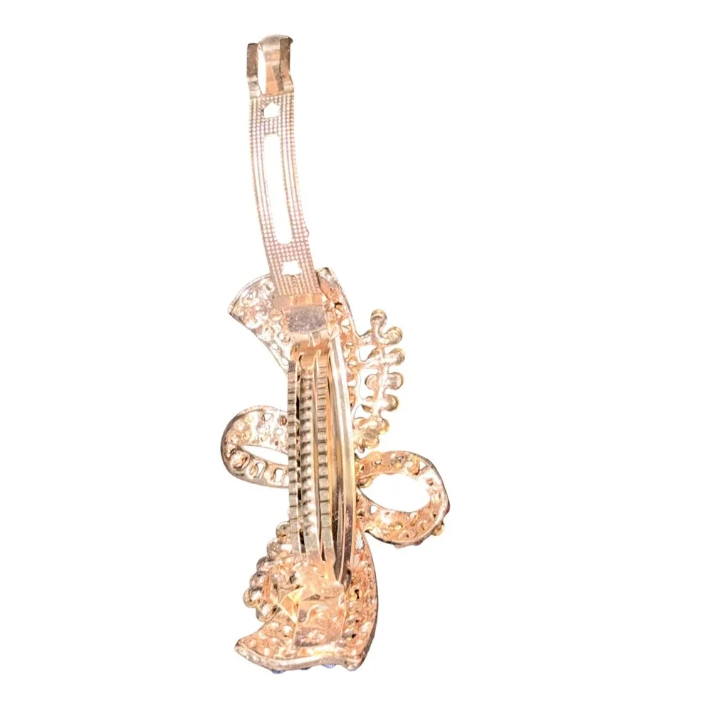 Unbranded ornate bow